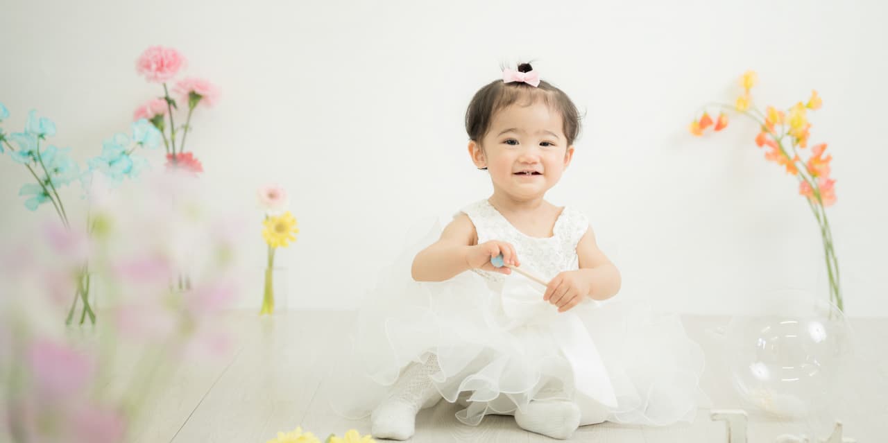女の子の1歳誕生日の画像