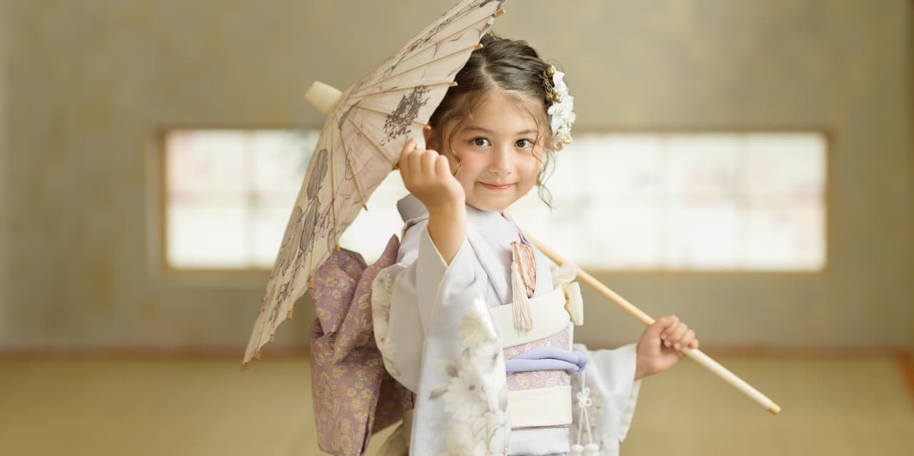 七五三の女の子の姉妹の画像