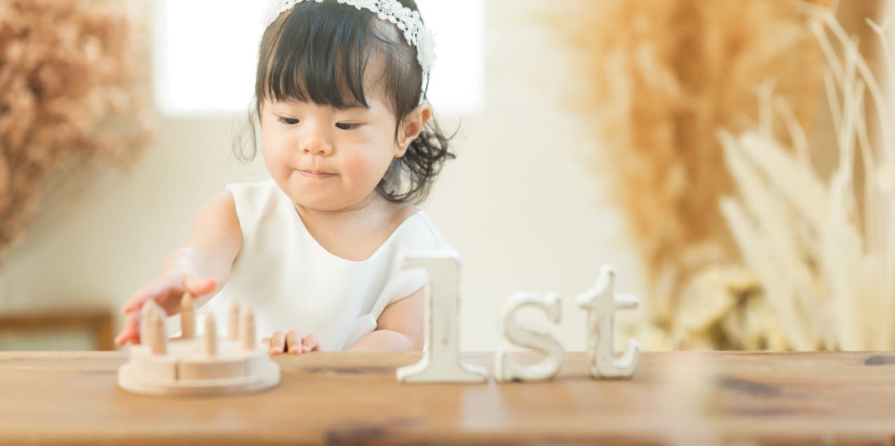 女の子の1歳誕生日の画像