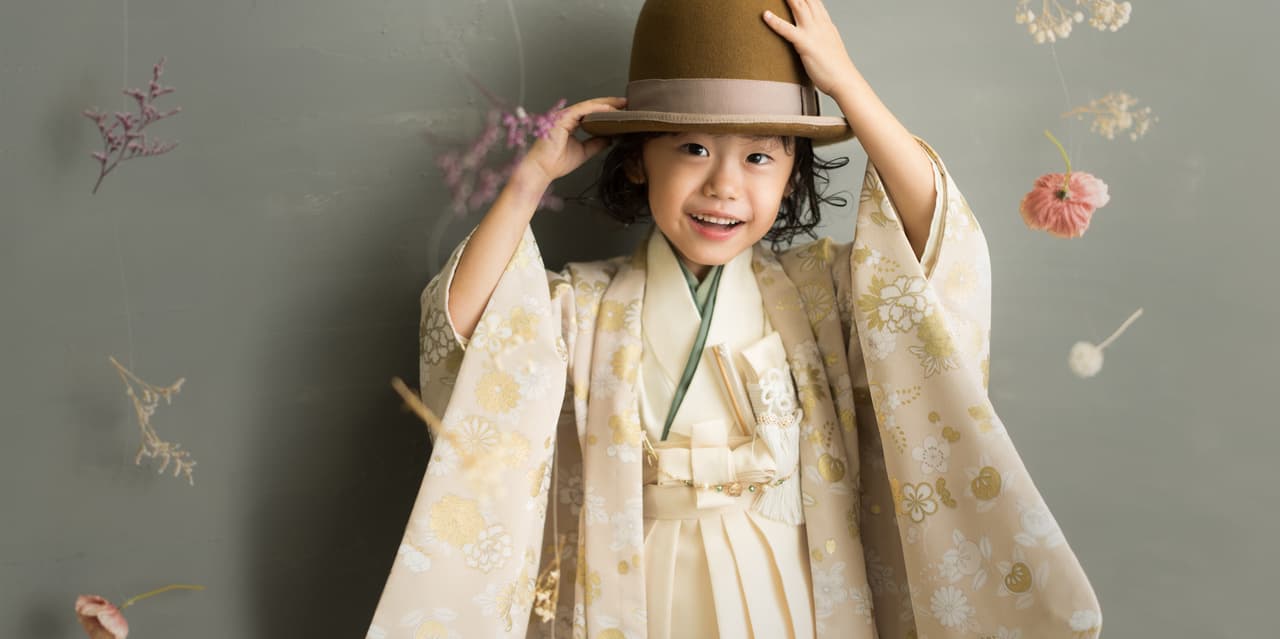 七五三の女の子の姉妹の画像